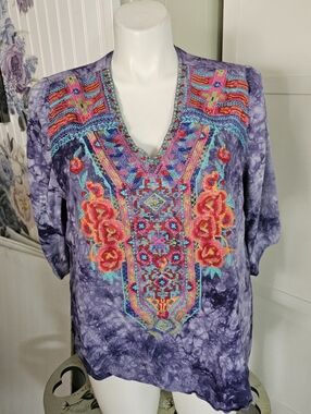Calessa 2X Tunic Top Purple Tie Dye Embroidered Floral Boho Peasant V-Neck Art